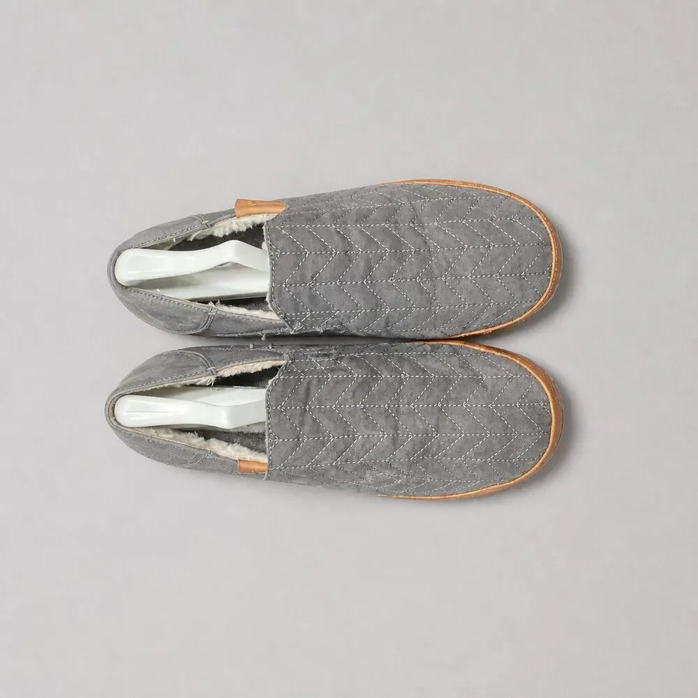 OluKai Hanohano Mens 10 Slippers Waxed Canvas Grey Wool Shearling Slip On 10527